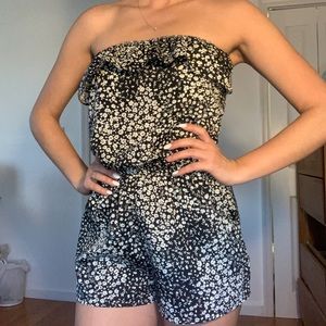 FOREVER 21 BLACK & WHITE FLORAL SLEEVELESS ROMPER